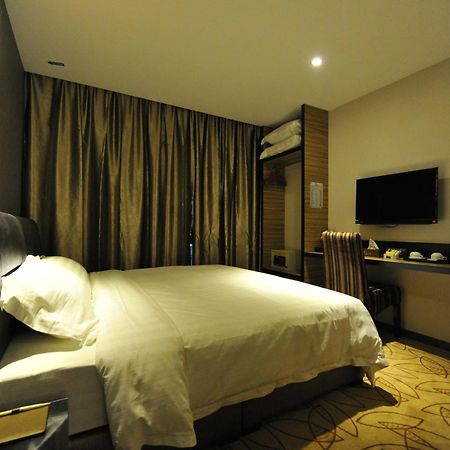 Milano Hotel Kluang Esterno foto