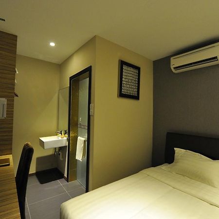Milano Hotel Kluang Esterno foto