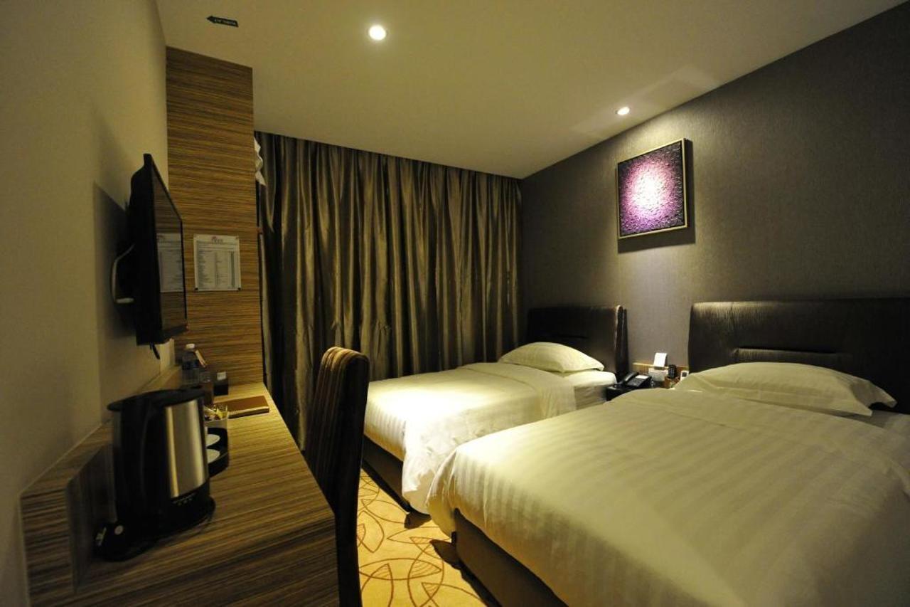 Milano Hotel Kluang Esterno foto