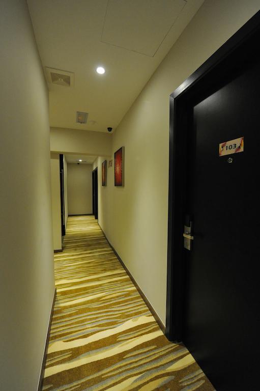 Milano Hotel Kluang Esterno foto