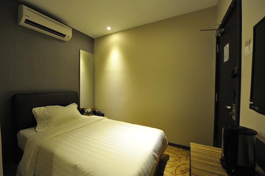Milano Hotel Kluang Esterno foto